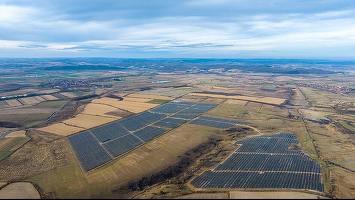 Unul din cele mai mari parcuri fotovoltaice din România apelează la A.I. pentru optimizarea producției