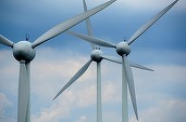 ULTIMA ORĂ Dispozitive de comunicații descoperite în unele invertoare chinezești ale centralelor fotovoltaice si eoliene. Pot fi coordonate pentru a destabiliza rețelele electrice și a declanșa pene majore de curent