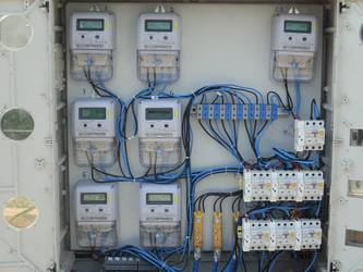 CONTRACT-MAMUT Statul vrea să cumpere ″la grămadă″ sute de mii de MWh de energie, pentru aproape 1.000 de structuri. Cât curent au consumat anul trecut