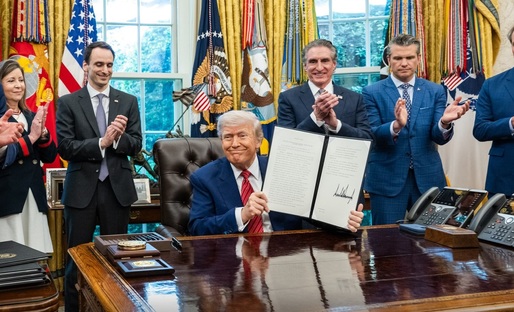Trump semnează patru decrete prin care vrea o ”renaștere” în marș forțat a domeniului nuclear civil