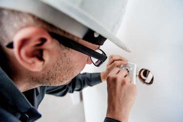 ULTIMA ORĂ DOCUMENT Se scumpesc semnificativ lucrările de racordare la rețelele electrice