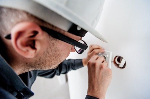 ULTIMA ORĂ DOCUMENT Se scumpesc semnificativ lucrările de racordare la rețelele electrice
