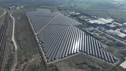 GRAFICE Producția de energie solară a acoperit luni, la orele prânzului, peste 50% din consumul intern