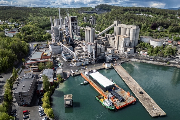 FOTO A fost inaugurată prima instalație de captare și stocare CO2 de la o fabrică de ciment din lume. Costuri de peste 2 miliarde euro, din care două treimi subvenționate de stat