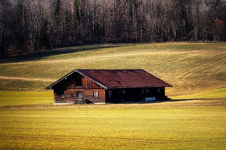 Casele din paiantă și lemn domină peisajul sărăciei energetice extreme în România