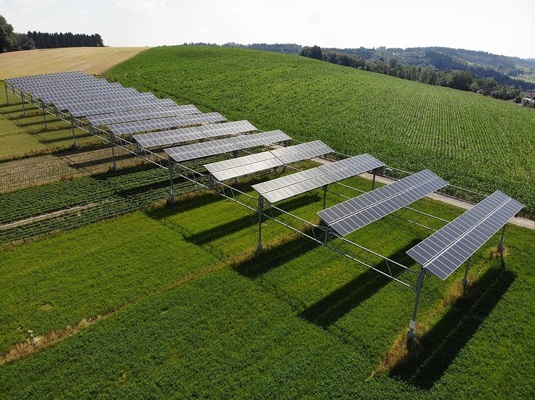 Un grup spaniol va construi un parc agrofotovoltaic în județul Iași