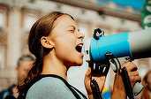 Aproximativ 200 de activiști ecologiști de la Extinction Rebellion și Greta Thunberg blochează principala rafinărie din Norvegia