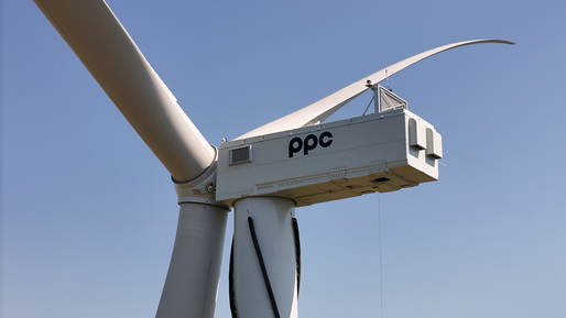 Cel mai mare parc eolian din Moldova: Primele 2 turbine, prima "goană după vânt" din România FOTO