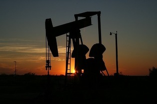 Prețurile petrolului au scăzut, după maximele atinse în ultimele trei săptămâni, pe fondul riscurilor privind livrările rusești