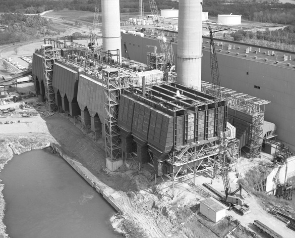 Imagine de la construirea termocentralei pe cărbune Gallatin Fossil Plant din Tennessee, începută în 1953. Sursă foto: pagina de Facebook a Tennessee Valley Authority