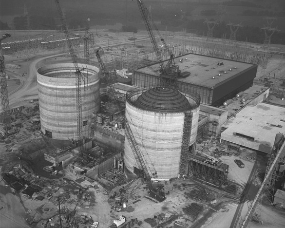 Imagine de la construirea centralei nucleare Sequoyah, de lângă Chattanooga, Tennessee, care a început in 1969. Sursă foto: pagina de Facebook a Tennessee Valley Authority