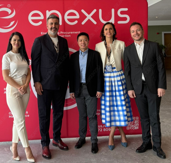 De la stânga la dreapta: Alina Ștefan, CCO Enexus; Mesut Güler, founder & CEO Enexus; Liam Tang, Director General Eastern Europe al LONGi; Iulia Meiroșu, CFO Enexus; Melih Can Güngör, Sr Key Account Manager of LONGi Europe.