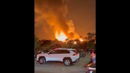 Incendiu de proporții la cea mai mare rafinărie de pe coasta de vest a SUA VIDEO