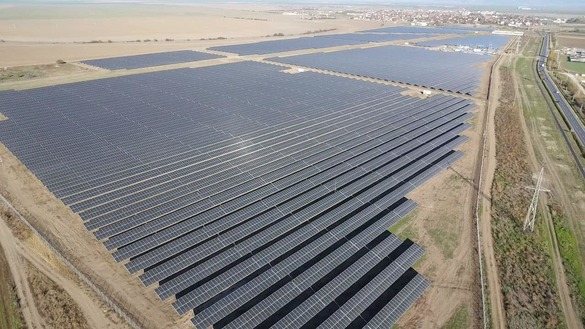 FOTO Investiție în România - Holding susținut de un fond de pensii al statului german finalizează un parc fotovoltaic