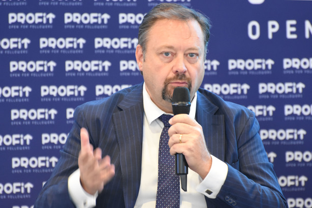 VIDEO ULTIMA ORĂ OMV Petrom avertizează: România, nu departe de riscul unui blackout. Franck Neel, membru Directorat:  Exportul de energie ieftină și importul de energie scumpă arată dezechilibre structurale - Profit Energy.forum