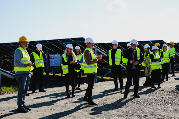FOTO Cel mai mare investitor imobiliar din România lansează primul său parc fotovoltaic, parte a unui plan de 110 milioane euro