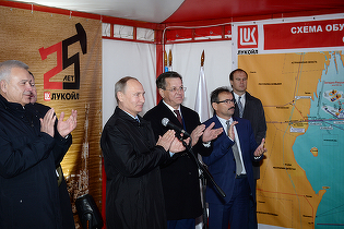 Scenarii pentru România, bătălie contracronometru între giganți - Cine poate cumpăra activele Lukoil 