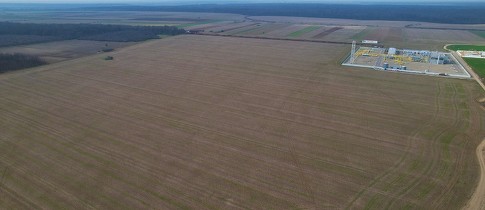EXCLUSIV FOTO Mega-parc fotovoltaic în România. Austriecii de la Enery încep lucrările la cel mai mare proiect fotovoltaic din România ajuns în acest stadiu