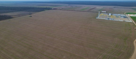 EXCLUSIV FOTO Mega-parc fotovoltaic în România. Austriecii de la Enery încep lucrările la cel mai mare proiect fotovoltaic din România ajuns în acest stadiu