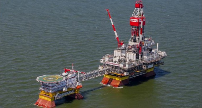 Dronele ucrainene au lovit o platformă petrolieră a Lukoil din Marea Caspică și au afectat producția unuia din cele mai mai zăcăminte offshore ale Rusiei – presa de la Kiev