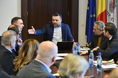 FOTO Ciucu anunță prima soluție pentru cine nu are căldură și apă caldă: Știm că singura veste bună pe care doriți să o auziți e că „vine căldura”. De azi, măcar de mâine. Vă voi spune adevărul!