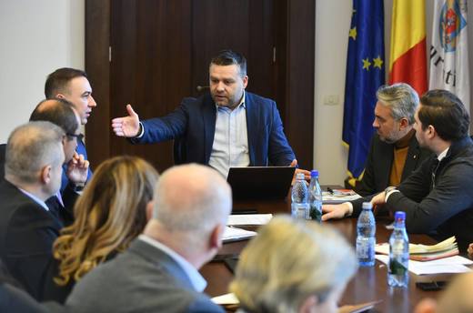 FOTO Ciucu anunță prima soluție pentru cine nu are căldură și apă caldă: Știm că singura veste bună pe care doriți să o auziți e că „vine căldura”. De azi, măcar de mâine. Vă voi spune adevărul!