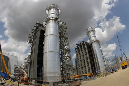 Mult-întârziata centrală Iernut: Proces contra ex-constructorului spaniol, acuzat de mită în Venezuela. Duro Felguera vrea 130 milioane euro de la regimul Delcy Rodríguez