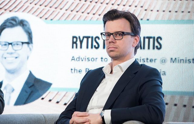 SURPRIZĂ FOTO Cel mai tânăr ex-viceministru al Energiei din Lituania investește în România. Intră pe piața de energie regenerabilă cu 4 centre de stocare în baterii