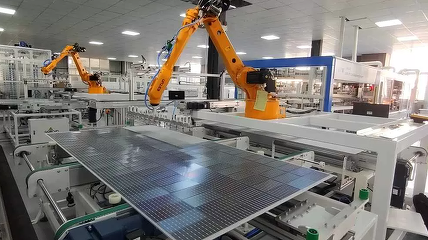 Eșec pe linie al proiectelor de construire de fabrici de panouri fotovoltaice. Unuia dintre potențialii beneficiari de fonduri UE i se cere insolvența