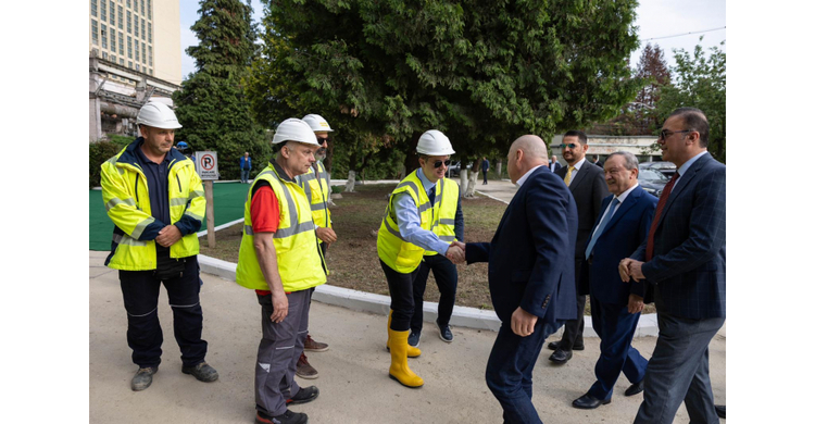 FOTO Bolojan, la viitoarea centrală Mintia, cea mai mare din UE, proiect întârziat: E gata peste 83%. Conectarea la gaze în august, cea la rețeaua electrică – în octombrie