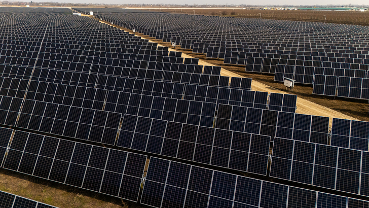 FOTO Investiție în România. Austriecii de la Enery au inaugurat un parc fotovoltaic de peste 50 MW la Titu, pentru Nokian Tyres din Oradea