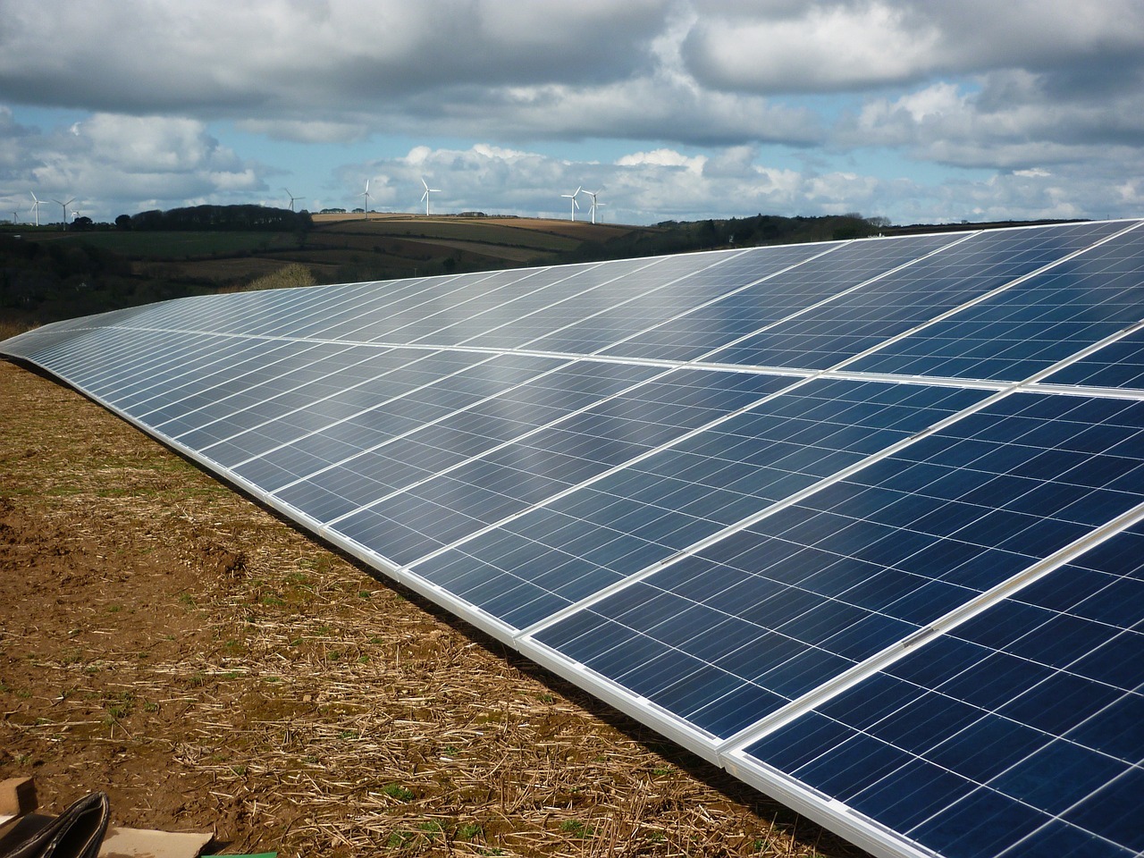 DECIZIE Bolojan, măsură pentru primari: A prelungit cu un an deadline-ul de finalizare a parcurilor fotovoltaice subvenționate din Fondul de Modernizare UE