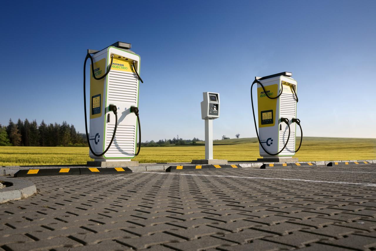 OMV Petrom - lider în mobilitate: peste 1.000 de puncte de încărcare a mașinilor electrice în România, din care 304 pe bani europeni