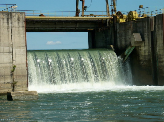 Cel mai mare producător de energie pe cărbune al României încearcă a treia oară să își retehnologizeze singura hidrocentrală din portofoliu, și cu bani nerambursabili de la UE