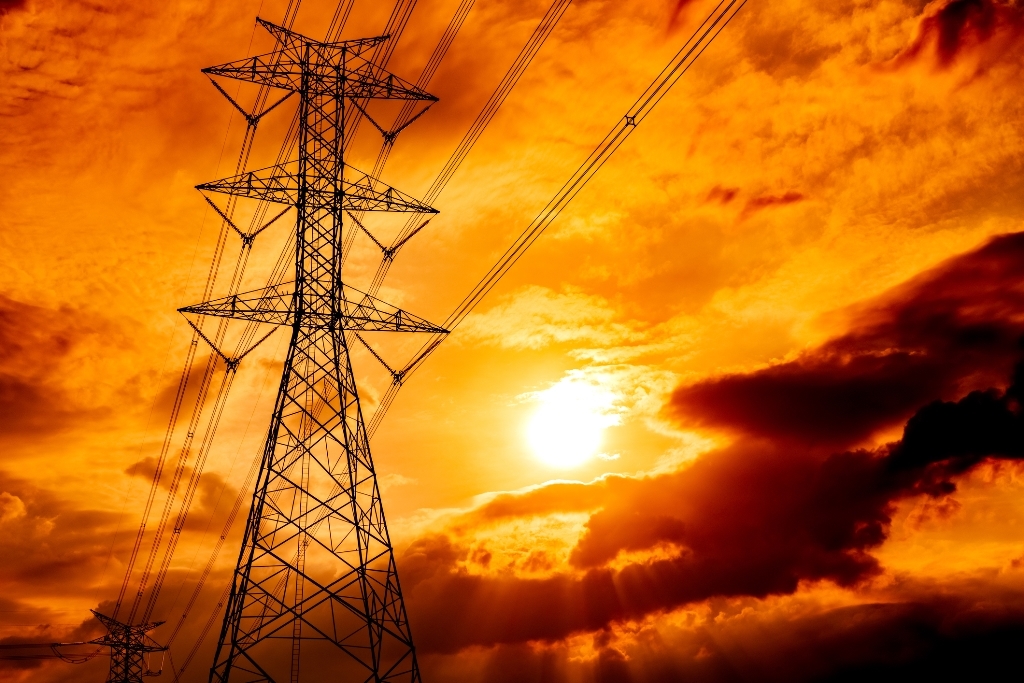 ULTIMA ORĂ Reduceri voluntare de consum la electricitate, discutate de Guvern cu marii consumatori industriali. În ce condiții pot deveni acestea obligatorii