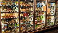 Supermarketurile din România taie din aerul condiționat și opresc luminile publicitare noaptea