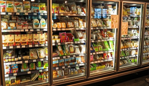 Supermarketurile din România taie din aerul condiționat și opresc luminile publicitare noaptea