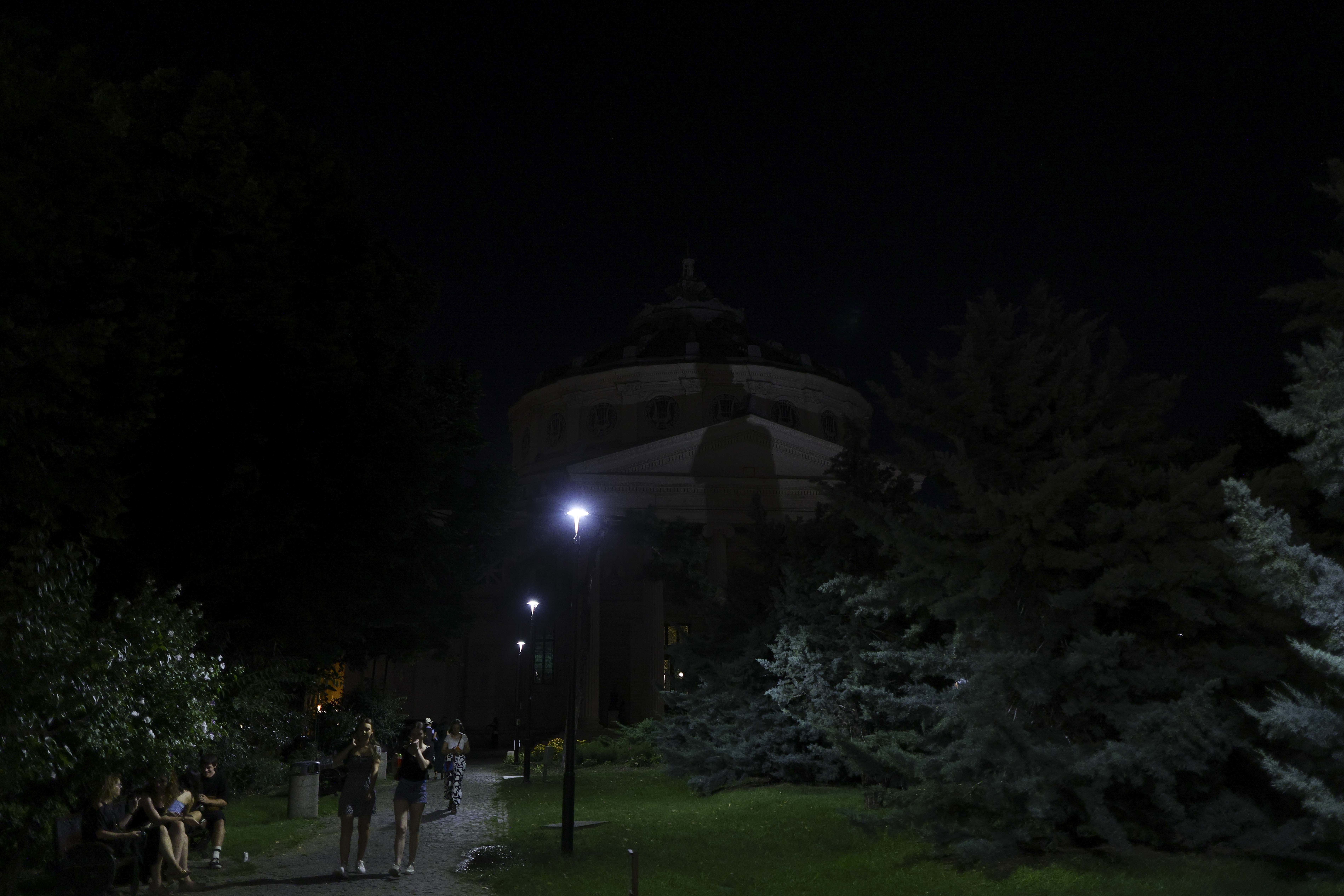 FOTO Bucureștiul, în semi-întuneric