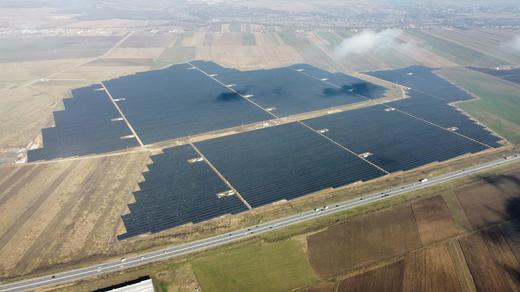Investiție în România. Proprietarul celui mai mare parc solar a lansat centrala Iancu Jianu