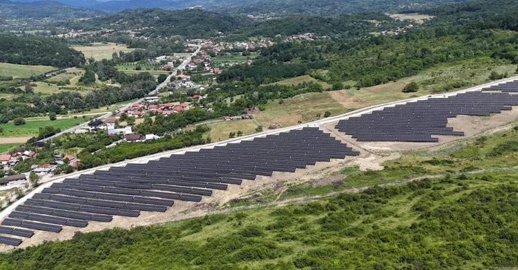 FOTO Carmistin își adaugă peste 7 MW de putere de producție de energie fotovoltaică pentru autoconsum, cu fonduri UE nerambursabile