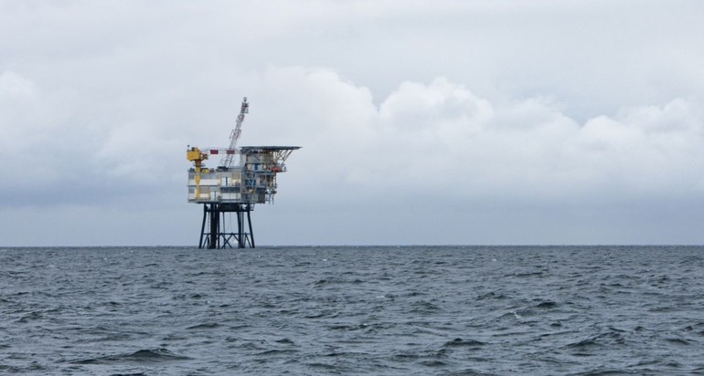 Platformă offshore de producție gaze în Marea Nordului operată de Mazarine Energy și Gazprom International în concesiuni petroliere România. | sursa foto: Profit