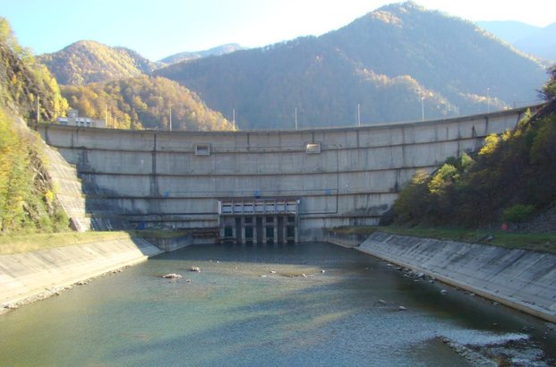 Hidrocentrală gândită încă din regimul comunist. Ministerul Mediului a emis acordul de mediu pentru finalizarea amenajării hidroenergetice Cornetu-Avrig