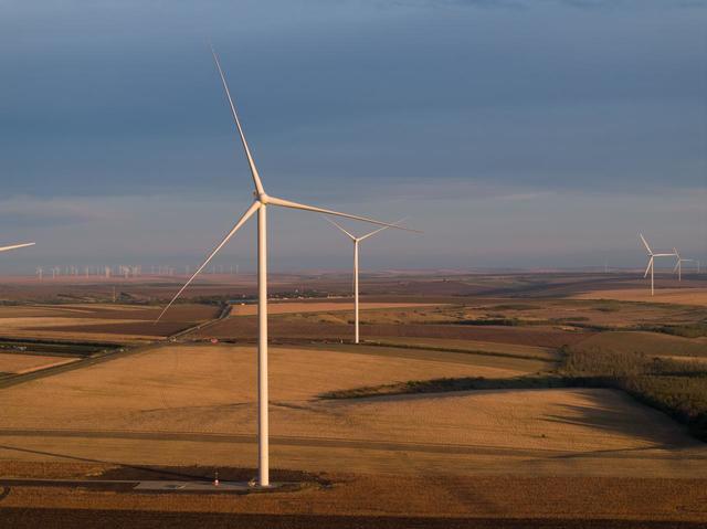 Imagine asociată subiectului: HELLENiQ ENERGY vizează 500 MW de stocare în baterii în România