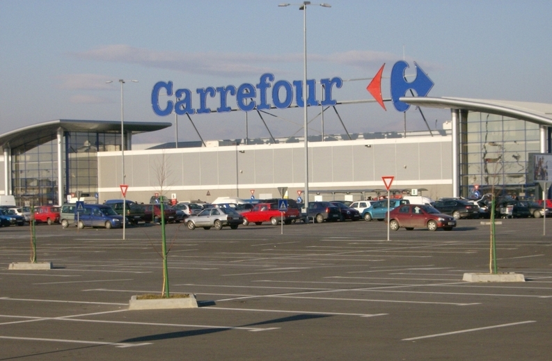 Percheziții la sediul Carrefour din Franța, într-o anchetă privind prețurile retailerilor în relația cu fermierii