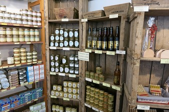 Autoritățile analizează un pachet de măsuri pentru micii comercianți și producătorii locali, 90% din marfa supermarketurilor este străină