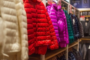 Administratorii care închiriază spații comercianților, obligați să oprească vânzarea dacă sunt mărci falsificate