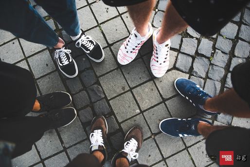 Povestea bucureștenilor care au fondat Sneaker Industry: de la vânzări pe Facebook la afaceri anuale de jumătate milion euro