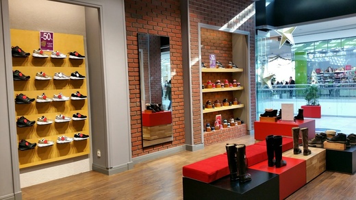 New Balance și Anna Cori au deschis magazine în AFI Ploiești