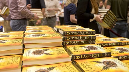 Romanele ”Harry Potter”, ”Fluturi”, și cărțile de colorat pentru adulți, cele mai vândute volume în rețeaua CLB pe 2016