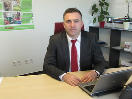 Ionuț Ardeleanu rămâne încă 4 ani cel mai puternic director român din comerțul local, dacă concurenții Auchan nu merg pe mâna românilor. Ardeleanu a fost manager de raion
